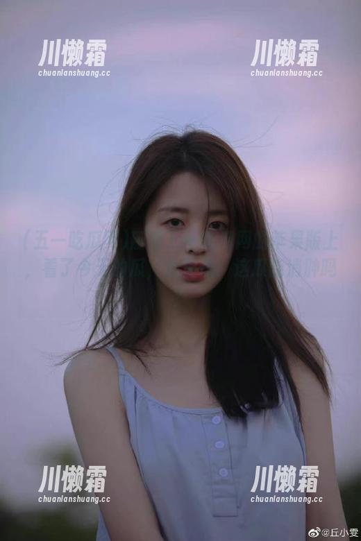 刚在五一吃瓜网的苹果版上，看了今天的瓜，心里想：这瓜能消肿吗？