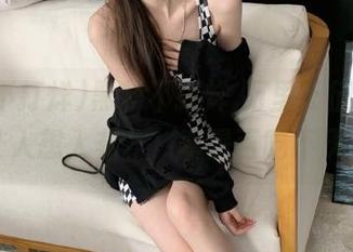 黑料不打烊,万里长征，视频让人想入非非，真是百吃不厌！
