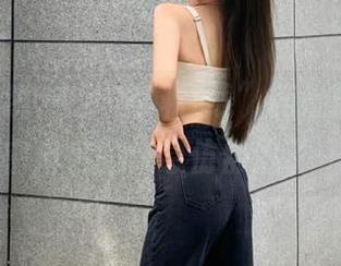 在“黑料在线”网址流连，发现那密密麻麻的信息仿佛做了一场梦。